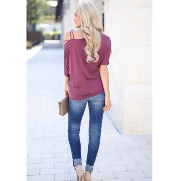 NWOT - Sexy Off the Shoulder T-Shirt - Picture 7 of 9